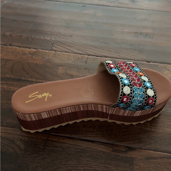 Colorful Platform Sandals - Picture 4 of 4